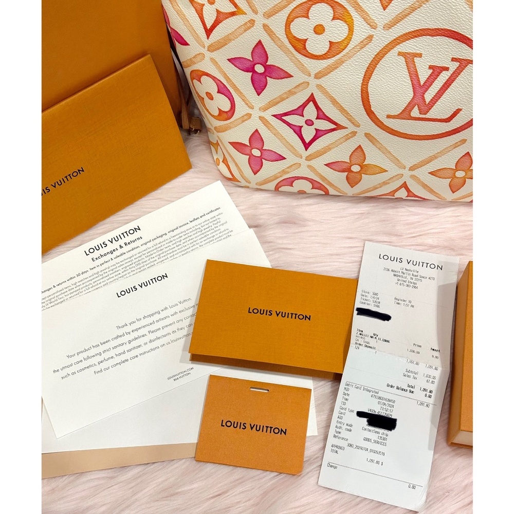 ***SOLD***🧡🤍🩷Louis Vuitton By The Pool Coral🩷🤍🧡 - Picture 15 of 16